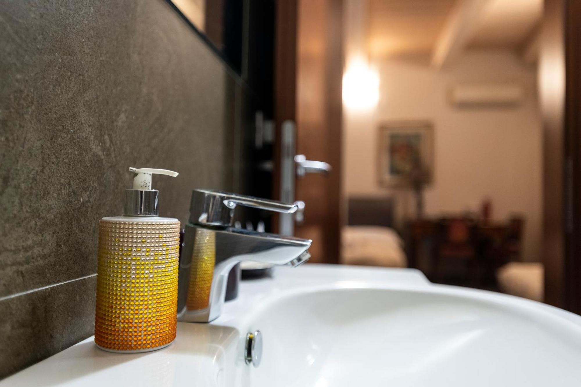 Al Battistero Luxury Suite Равенна Номер фото